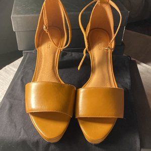 Dr.Liza -Caramelo sandals; worn once. Size 6.5M